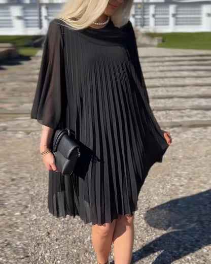 Abito plissettato a tinta unita con maniche a tre quarti