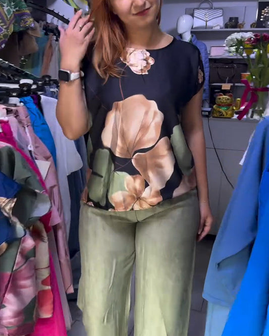 Camicetta a maniche corte con stampa floreale e scollo tondo