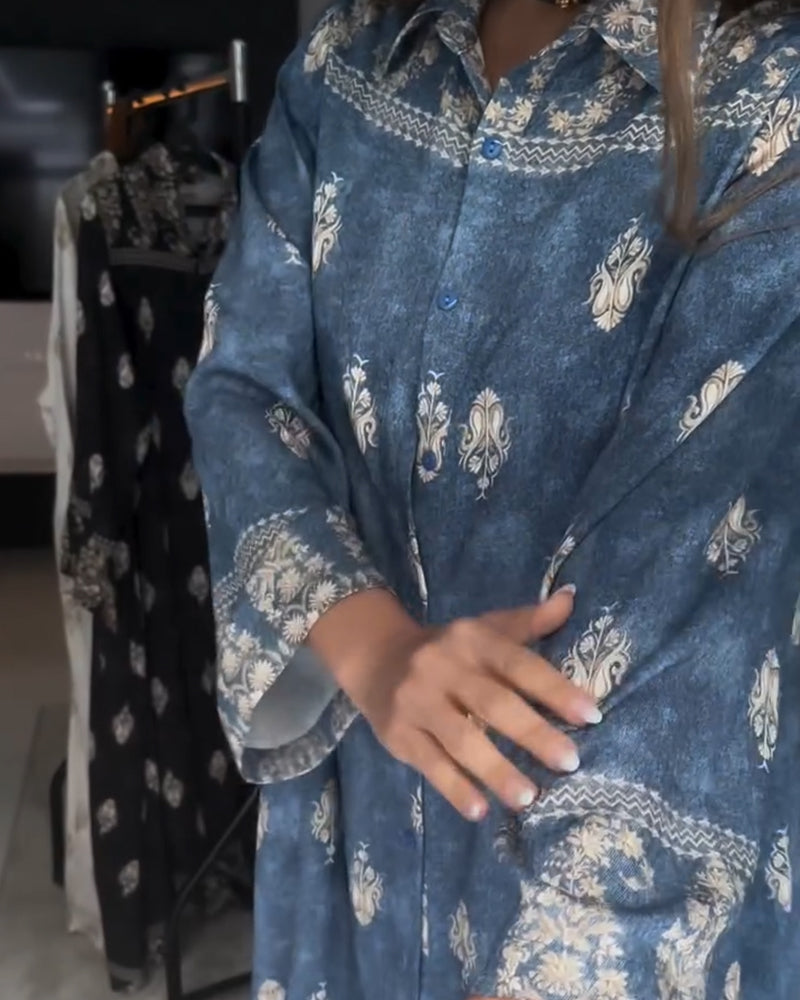 Abito ampio con stampa retrò a revers