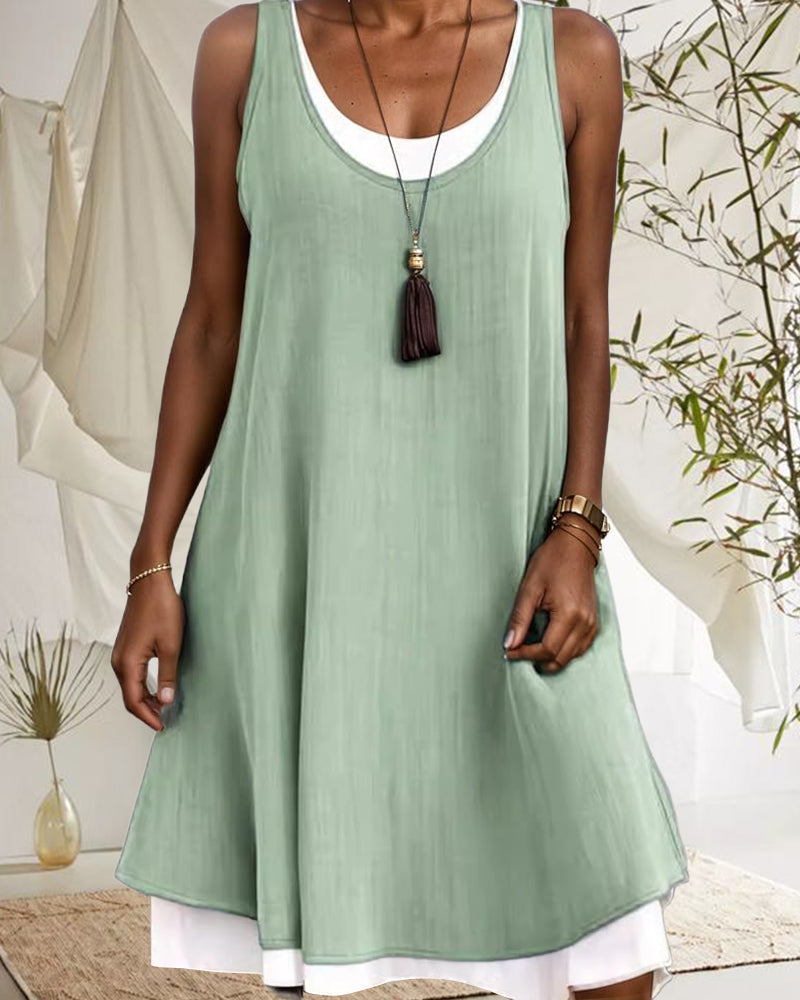 Abito patchwork a contrasto di colore con scollo rotondo senza maniche