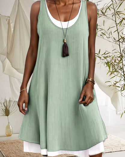 Abito patchwork a contrasto di colore con scollo rotondo senza maniche