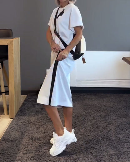 Abito casual con spacchi a contrasto di colore e scollo tondo