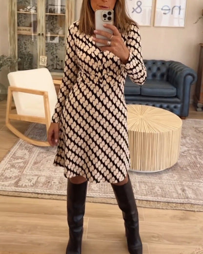 Elegant kjole med V-hals