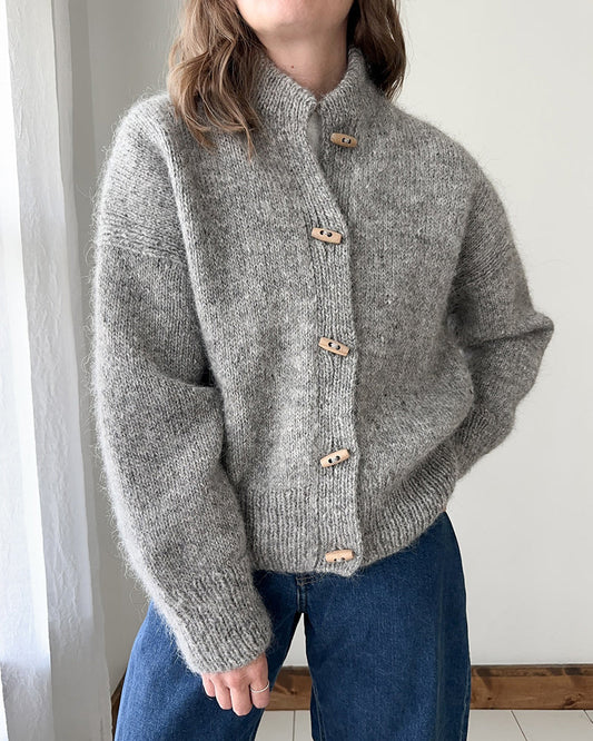 Stand collar horn button solid color cardigan