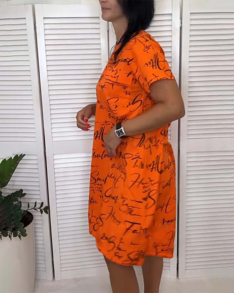 Abito a maniche corte con scollo tondo e scritta