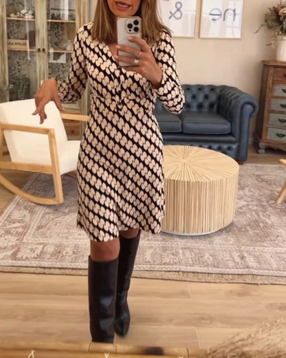 Elegant kjole med V-hals