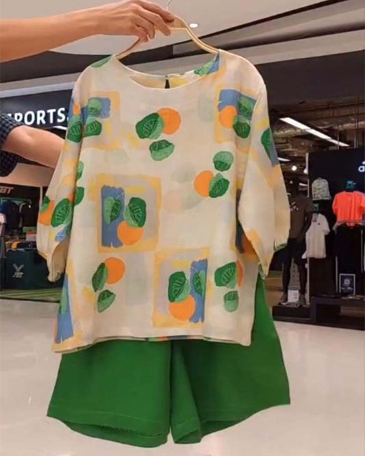 Completo stampato con pantaloncini casual a maniche tre quarti