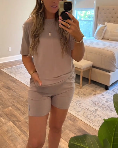 Completo sportivo a due pezzi con pantaloncini ad asciugatura rapida