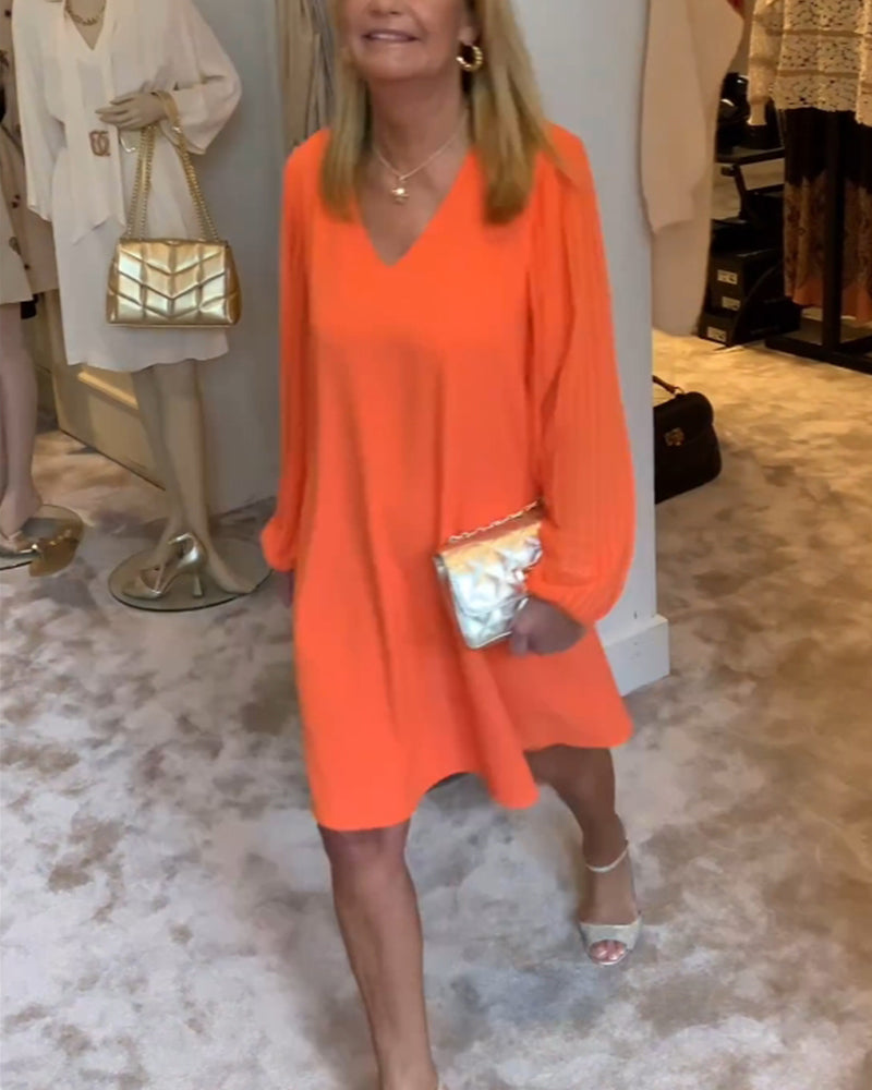 Ensfarget kjole med lanterne med V-hals