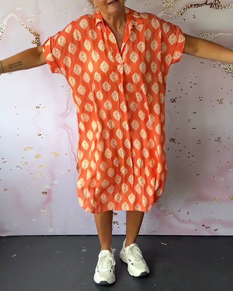 Lockeres Kleid mit Revers und kurzen Ärmeln