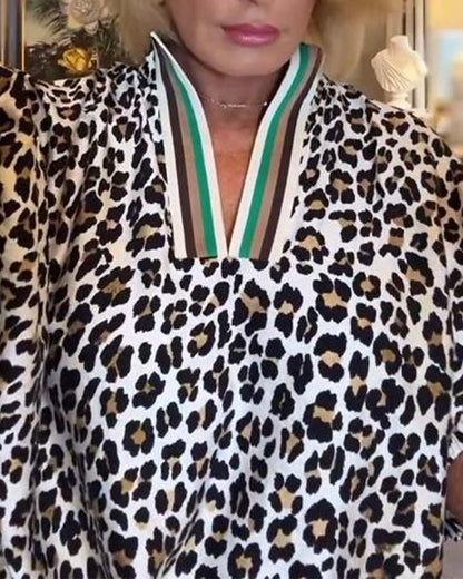 Lässige Bluse mit V-Ausschnitt und Leopardenmuster