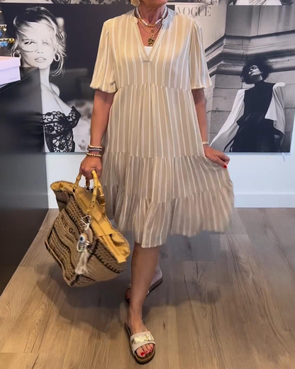 Abito a righe plissettato con scollo a V